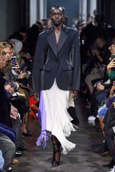 Look 28